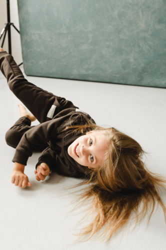 Długie spodnie dresowe brązowe gruba bawełna