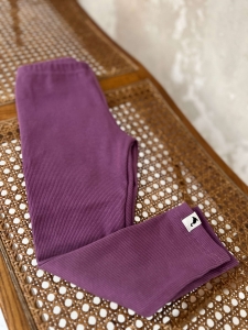 Legginsy prążkowe fioletowe